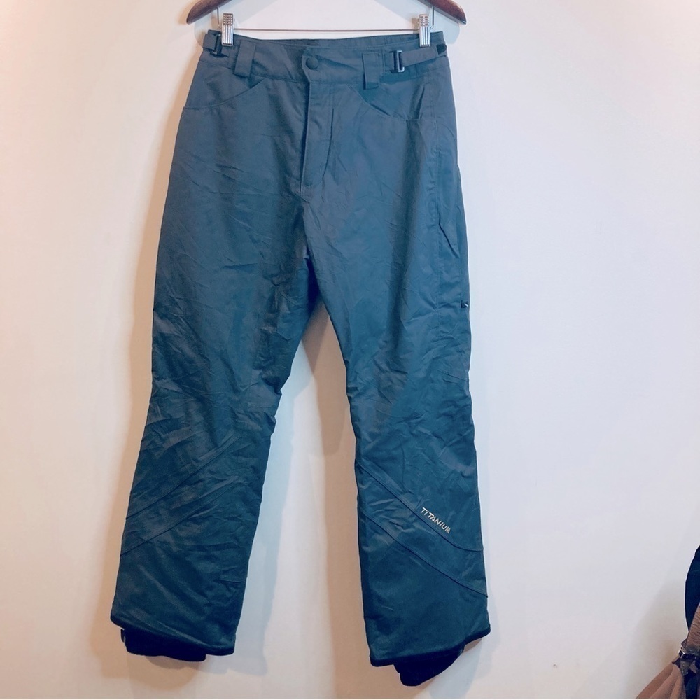 COLUMBIA Sz M Titanium Many Pockets Magnetic and Zipper Closure Snow Ski Pants
